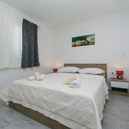 Apartament Roso *